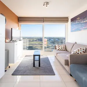 Appartement Met De Voeten In De Zee, Middelkerke